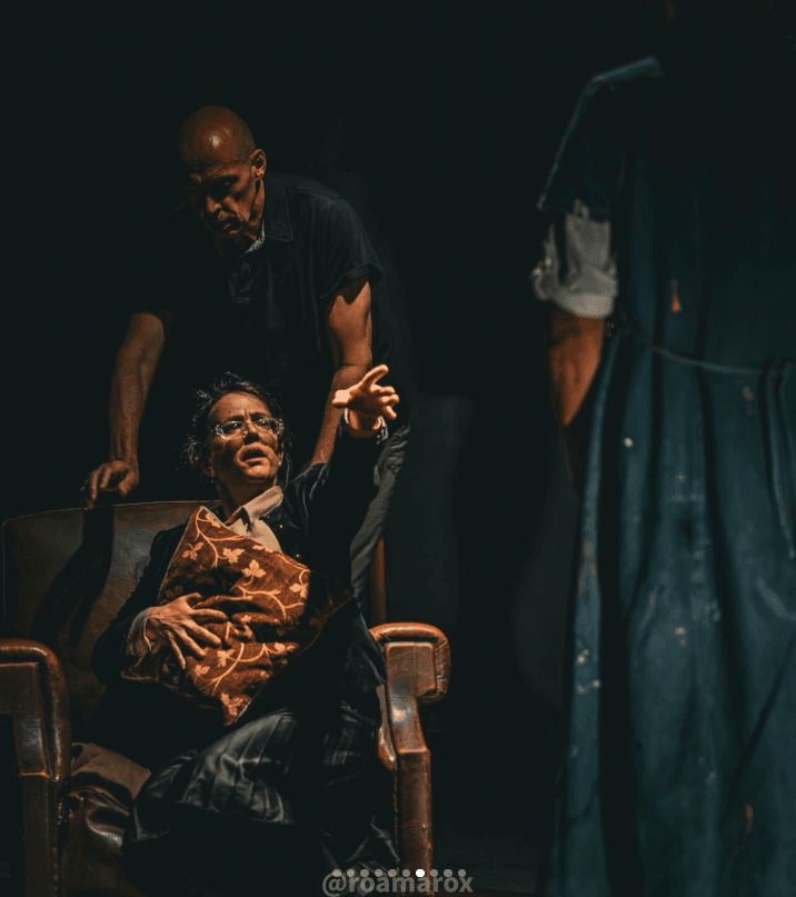 Audivert trabajando con alumnos en El Cuervo